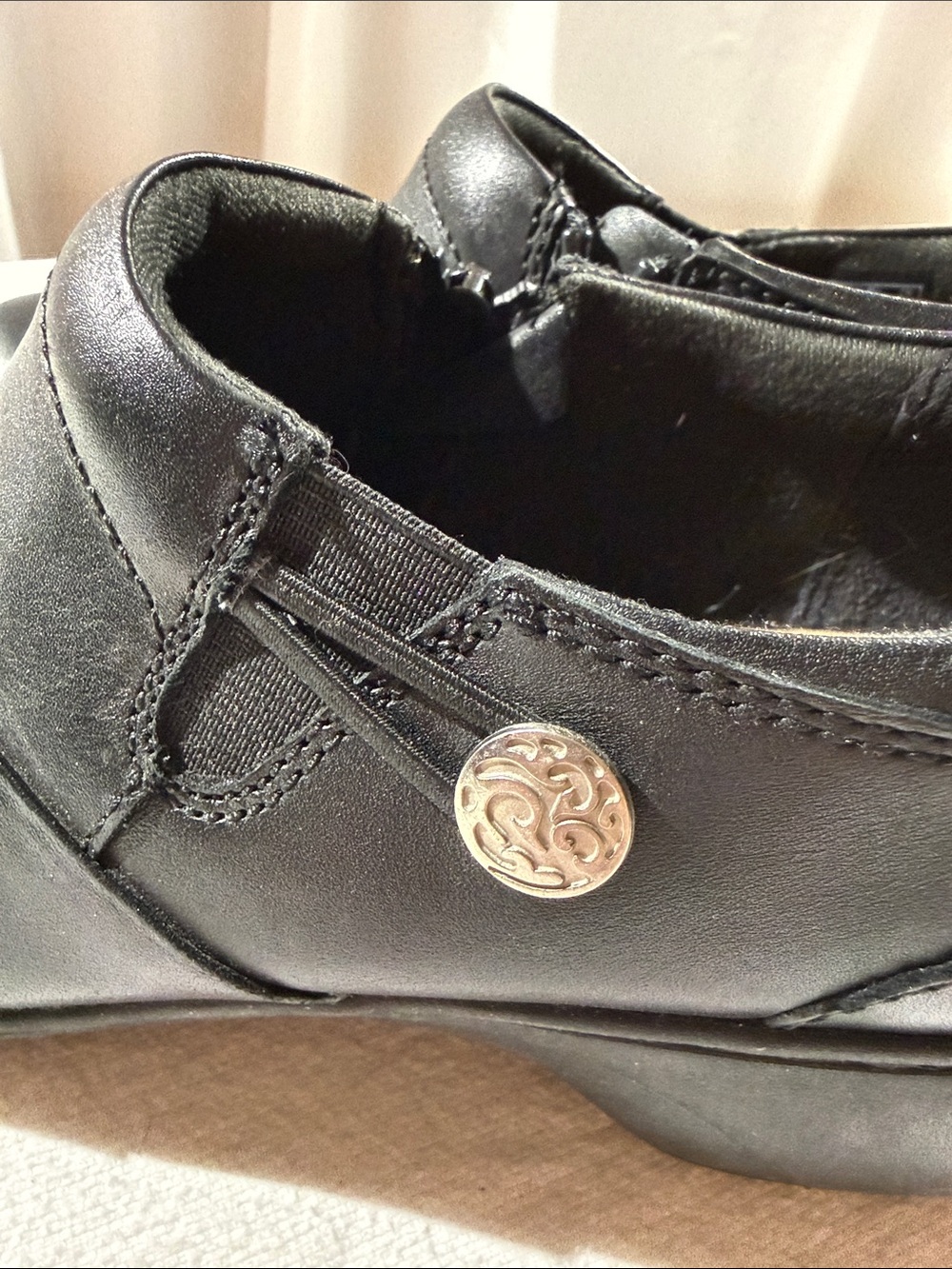 Clarks Women's Black Leather Zip-Back Dress Shoes - Picture 6 of 6